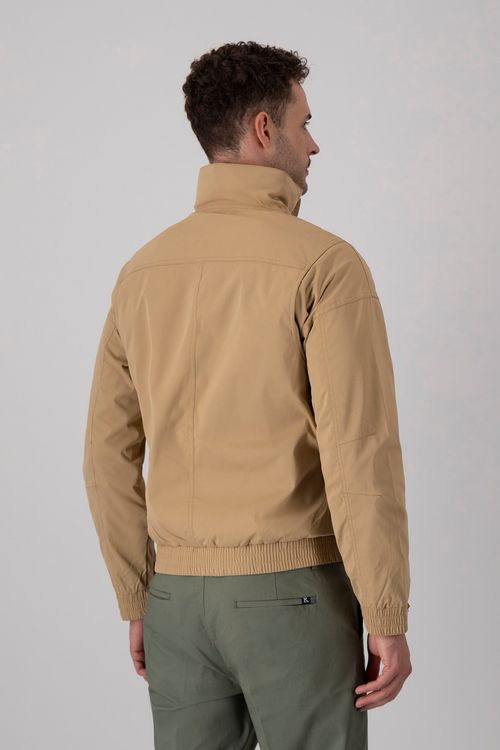 Chamarra Ligera Regular Fit