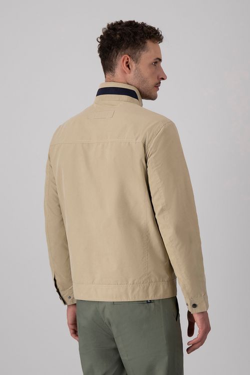 Chamarra Ligera Regular Fit